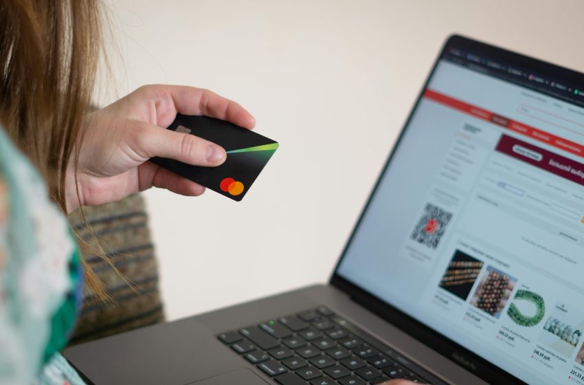  Smart Ways To Save Money While Shopping Online
