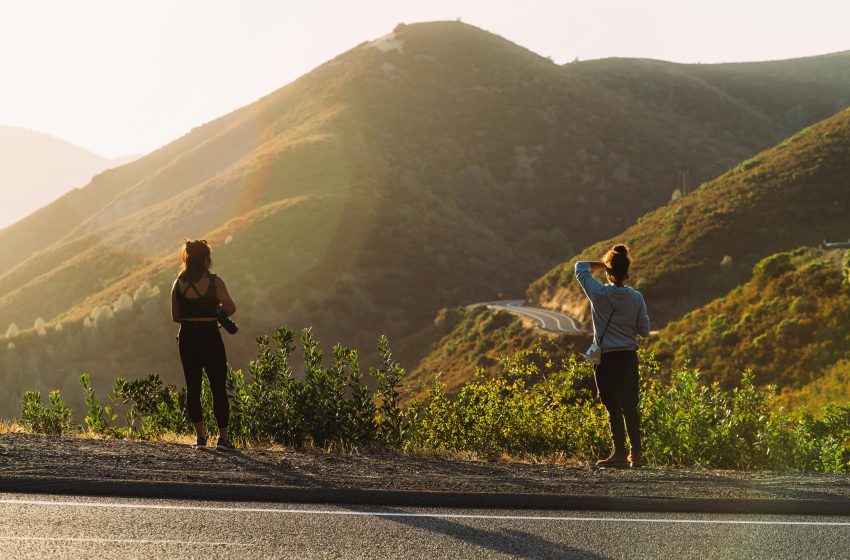  Let’s Talk Friendships: When You Outgrow People (And It’s Okay)